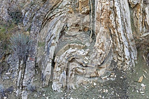 Geological mismatch in the Fardes River Valley