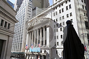 George Washington observing the New York Stock Exchange building