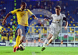 Geraldo Alves and Ben Davies in Petrolul Ploiesti-Swansea FC