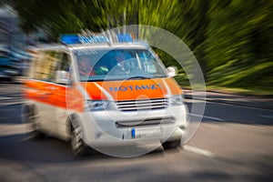 Alemán apoyar ambulancia auto 