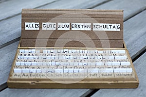 German text: Alles Gute zum ersten Schultag