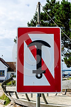 German Water Navigation Sign - No Anchoring
