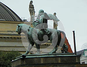 Germany, Berlin, Berlin Concert Hall (Konzerthaus Berlin), bronze lion and angel statue in front of the concert hall