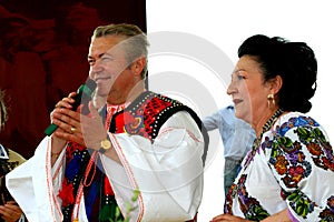 Gheorghe Turda sings with Stefania Rares.