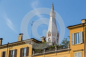 Ghirlandina Tower, Modena photo