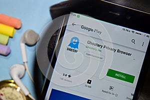 Ghostery Privacy Browser dev app with magnifying on Smartphone screen