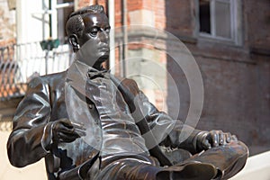 Giacomo puccini statue