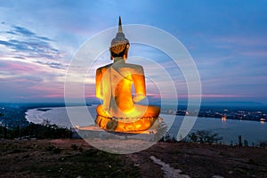 A giant Buddha image statue looking to Mekong river