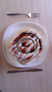 giant cinnamon bun