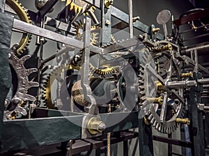 Giant clock mechanism