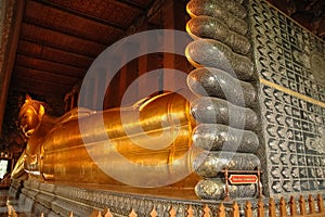 Giant golden recliing buddha in Pho temple Bangkok Tahiland