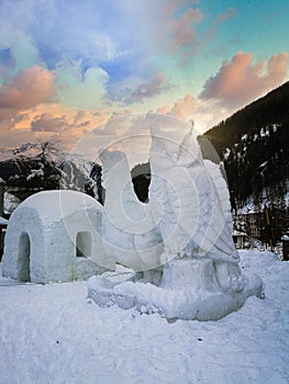 Giant ice sculptures depicting an owl and a black grouse