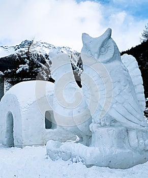 Giant ice sculptures depicting an owl and a black grouse