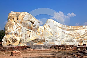 Giant reclining buddha statue