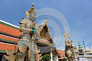 Giants in Grand palace and Wat Pra Keaw.