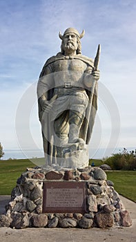 Gimli viking statue