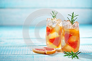 Gin cocktail with rosemary and grapefruit