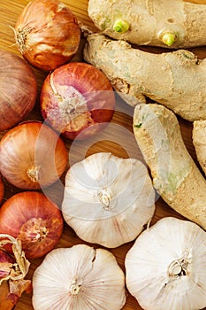 Ginger, garlic and allium ascalonicum