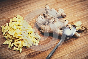 Ginger peeled with a spoon, chopped bites beside