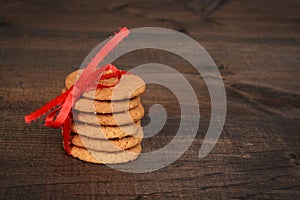 Ginger snap cookies with red bow