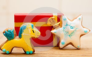 Pan de jengibre pastel poni estrella escarcha decoraciones caja de regalo. 