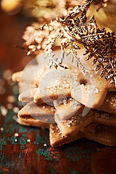 Gingerbread cookies with golden christmas decor