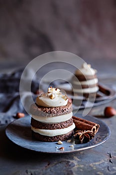 Gingerbread Icebox Cupcakes filled with mascarpone