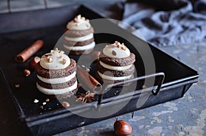 Gingerbread Icebox Cupcakes filled with mascarpone