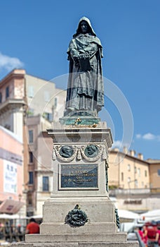 Giordano Bruno statue photo