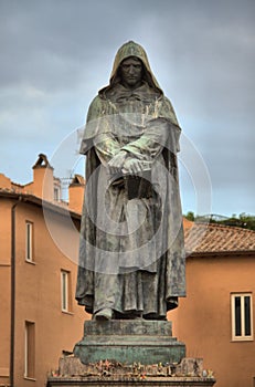 Giordano Bruno statue in Campo dei Fiori photo