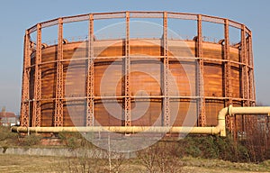 Girder frame gas storage tank