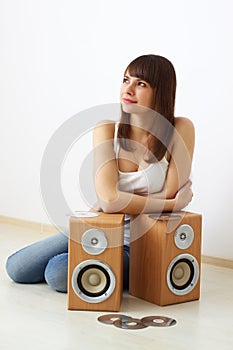 Girl and acoustic dynamics photo