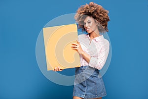 Girl with afro hairstyle wearing fashionable eyeglasses.