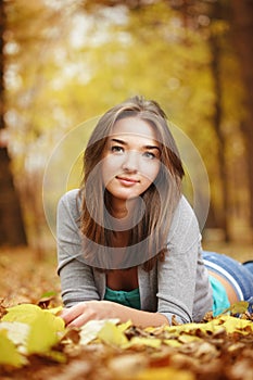 girl in autumn park