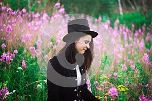 A girl with blue eyes in a top hat