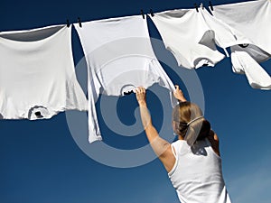   cielo blu un bianco lavanderia 