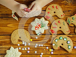Girl decorate Christmas cookies for the holiday