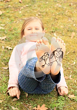 Girl with drawen hearts on soles photo
