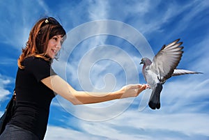 Girl feeds the dove