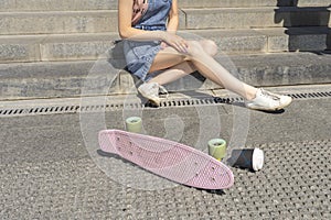 Girl hurt her leg while riding a skateboard