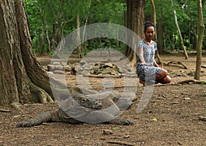 Girl with komodo dragon