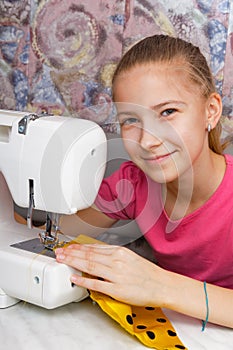 Girl learns to sew on an sewing machine