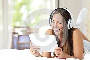 Girl listening to img