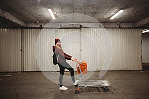 Girl with mask with shooping cart