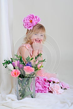 Girl with nice teeth blesyatschimi eyes flower in her hair and a