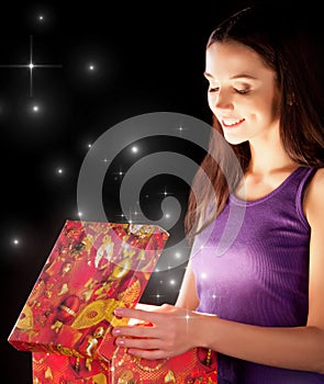 The girl opens the gift