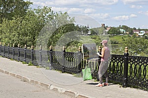 Girl-painter paints the landscape of the city of Vologda