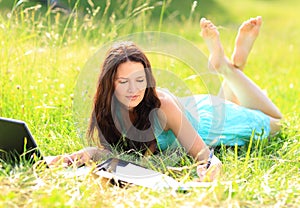 The Girl Park Writes The Laptop