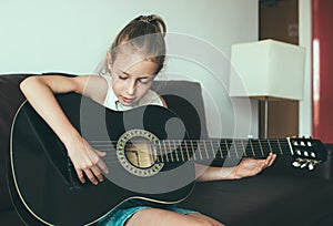 Girl play guitar.