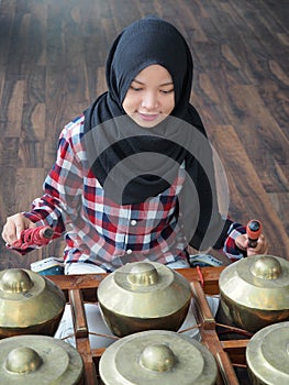 A girl playing gamelan